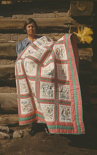 Mrs. Bill Stagg with state quilt in Pie Town, New Mexico, October 1940.